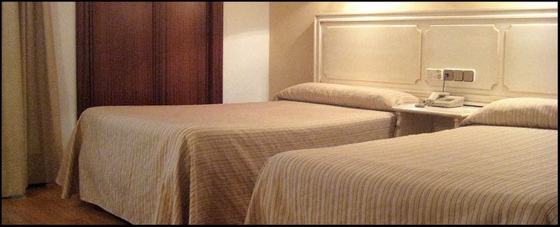 Hotel Victoria ลีนาเรส ภายนอก รูปภาพ