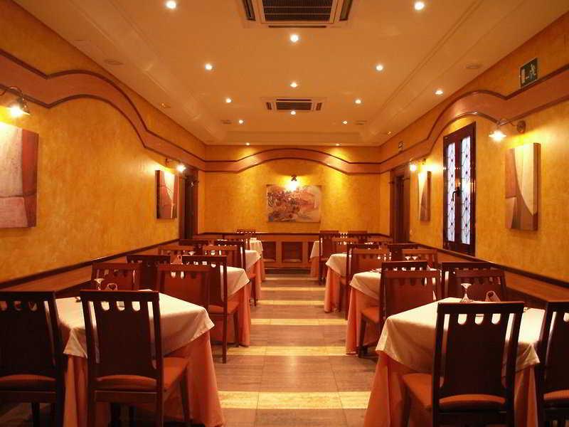 Hotel Victoria ลีนาเรส ภายนอก รูปภาพ