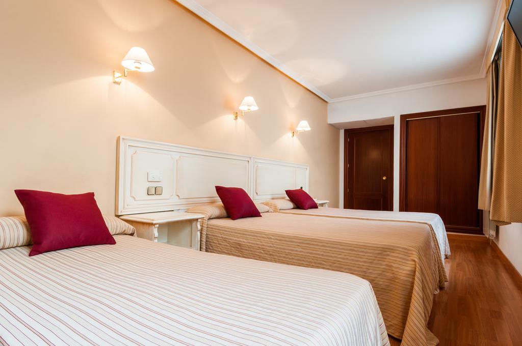 Hotel Victoria ลีนาเรส ภายนอก รูปภาพ