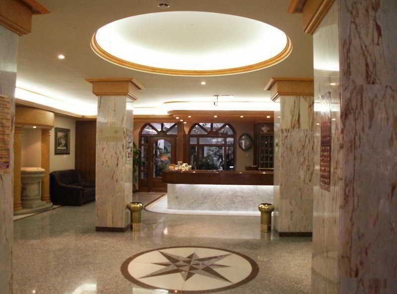 Hotel Victoria ลีนาเรส ภายนอก รูปภาพ